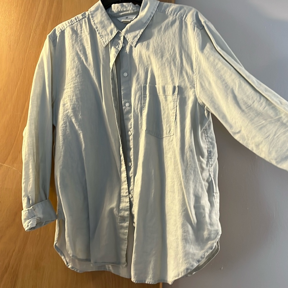 H&M light green linen button up. Size M.